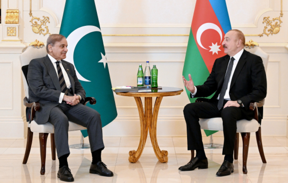 Präsident Ilham Aliyev und Premierminister von Pakistan treffen sich im engen Kreis