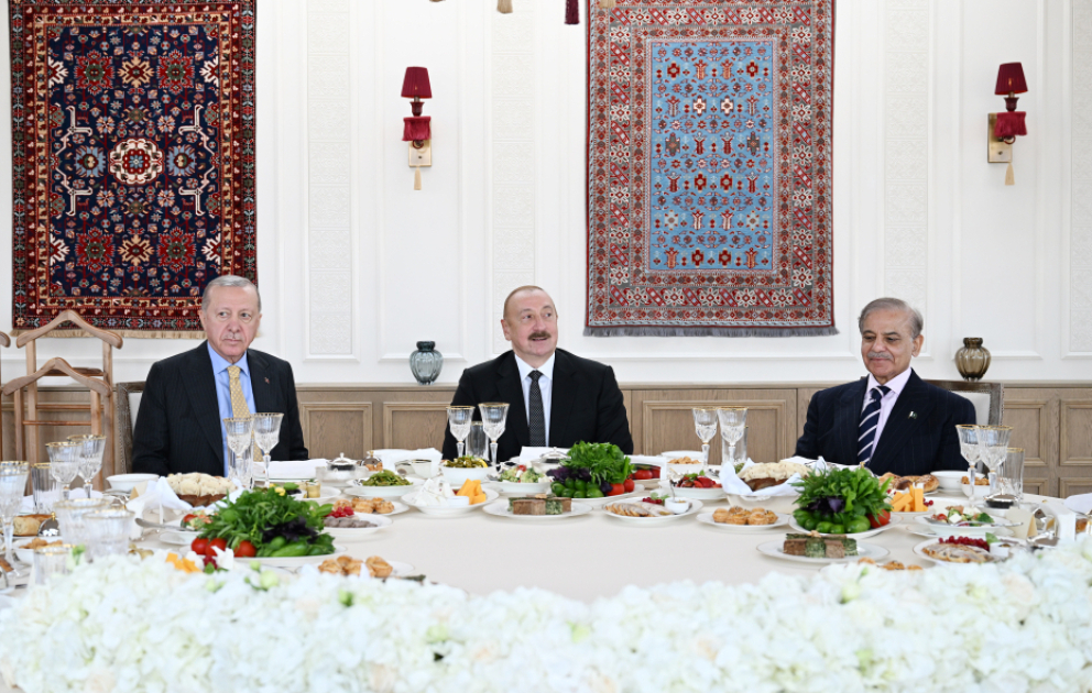 Azərbaycan, Türkiyə və Pakistan liderləri birgə nahar ediblər