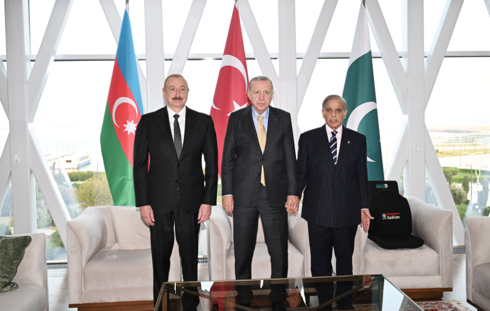 Réunion tripartite entre le président azerbaïdjanais, le président turc et le Premier ministre pakistanais