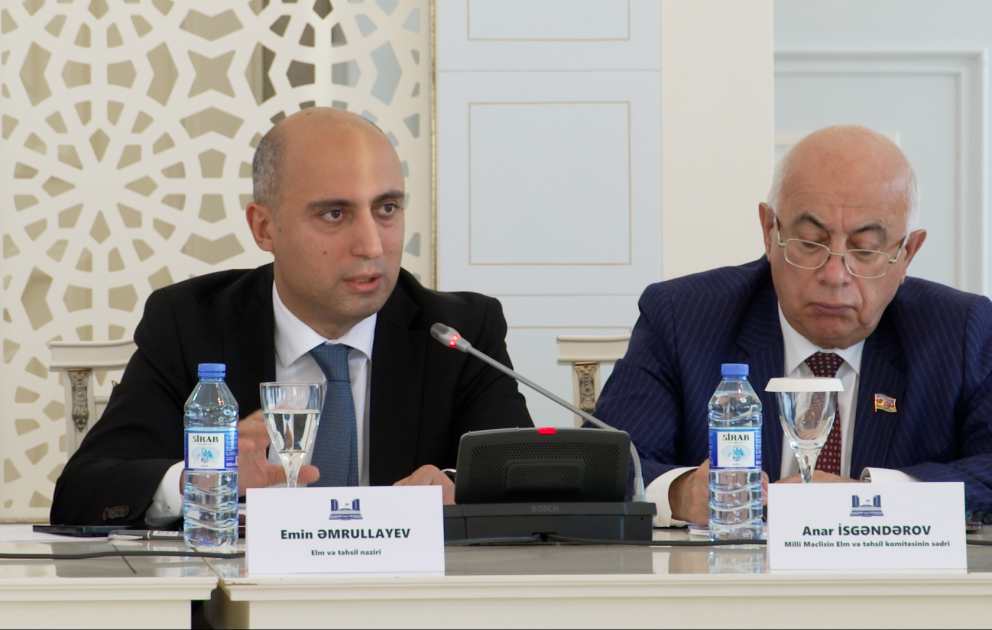 Emin Əmrullayev: Son 5 il ərzində qəzalı məktəblərin sayı təxminən 2,5 dəfə azalıb