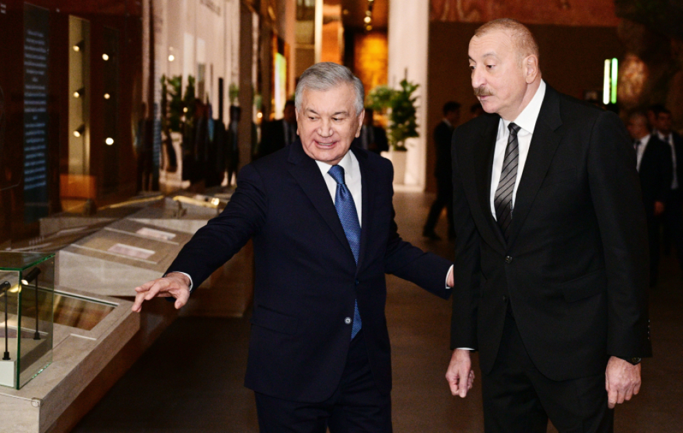 Präsident Ilham Aliyev besichtigt Zentrum für Islamische Zivilisation in Taschkent