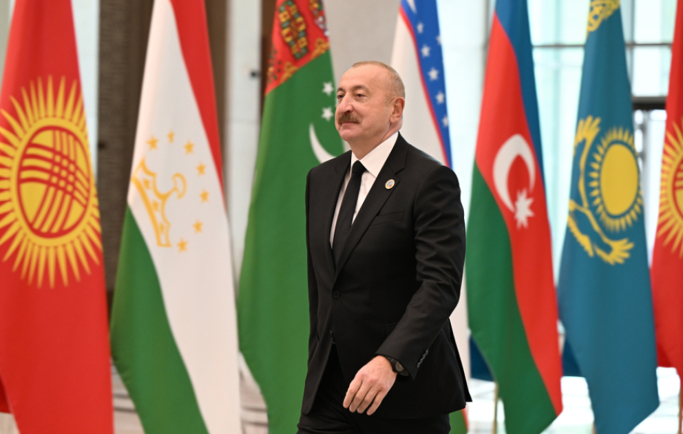 Prezident İlham Əliyev Daşkənddəki Konqres Mərkəzinə gəlib