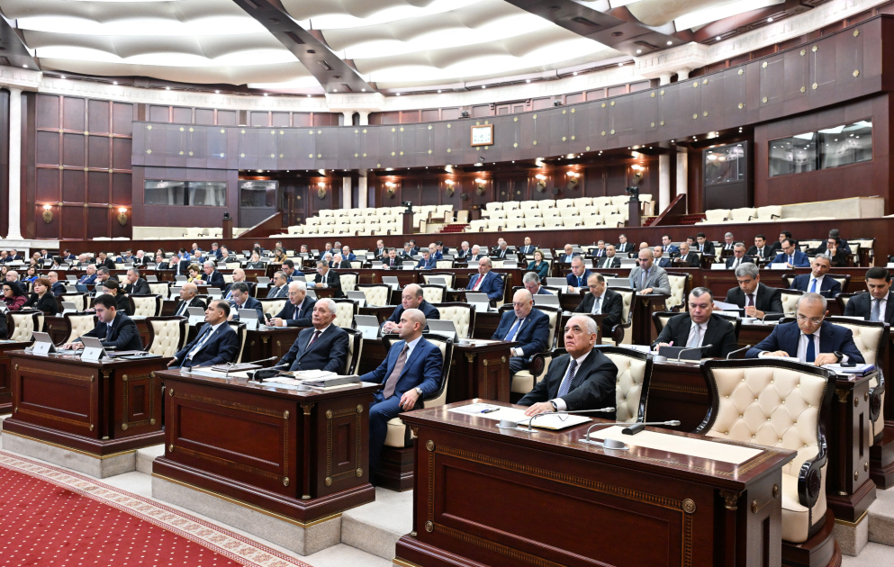 Milli Məclisin plenar iclasında 2026-cı ilin dövlət büdcəsi layihəsinin müzakirəsinə başlanılıb