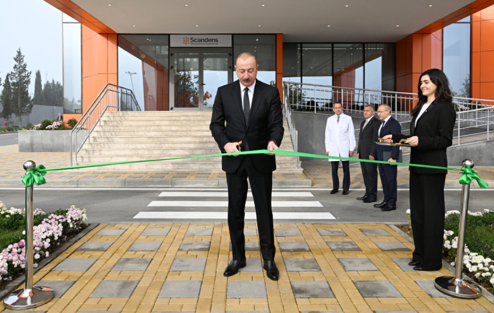 Präsident Ilham Aliyev weiht Betrieb zur Herstellung von Arzneimitteln ein
