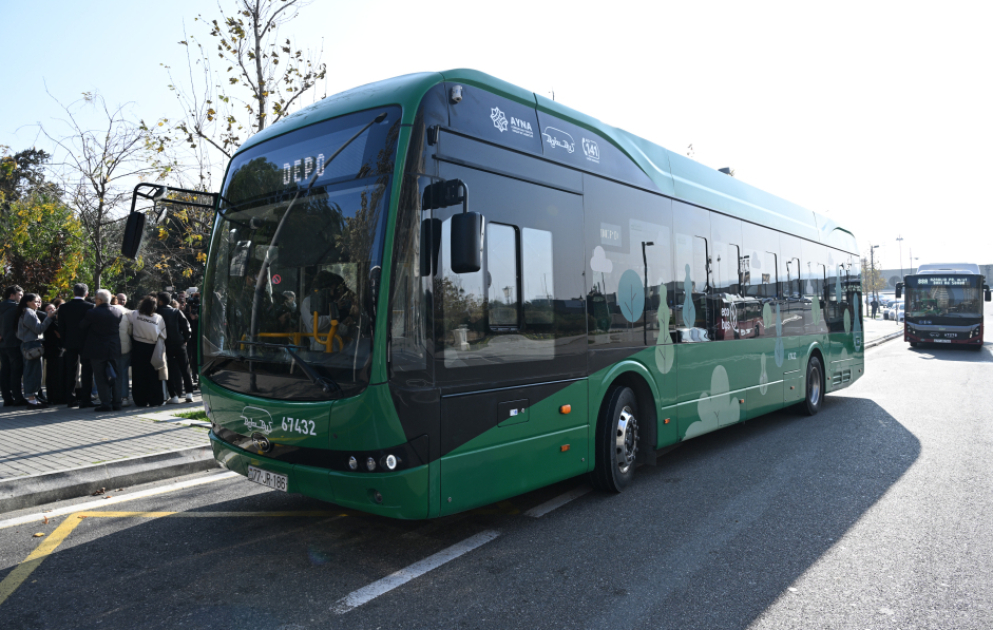 Bakının marşrut avtobuslarında bir neçə qadın sürücü kimi fəaliyyətə başlayıb