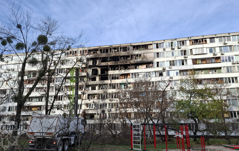 Kiyevə hava hücumu zamanı yaşayış binaları dağılıb - AZƏRTAC-ın hadisə yerindən REPORTAJI