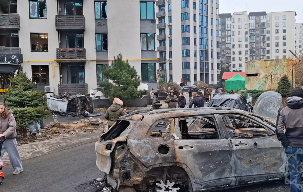 Kiyevin yaşayış binalarına hava zərbələri endirilib