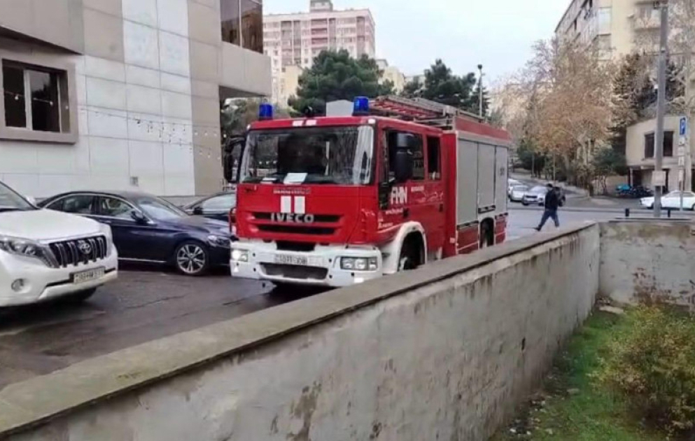 Bakıda yaşayış binasında partlayış baş verib, bir nəfər xəsarət alıb