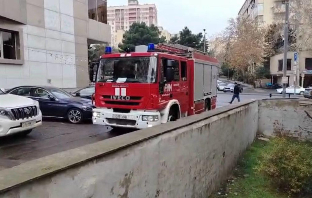 В Баку в жилом доме произошел взрыв, пострадал один человек