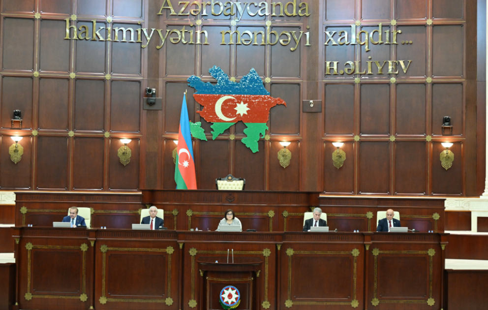 Milli Məclisin plenar iclasında 2026-ci ilin dövlət büdcəsi və büdcə zərfinə daxil olan qanun layihələri ikinci oxunuşda qəbul olunub