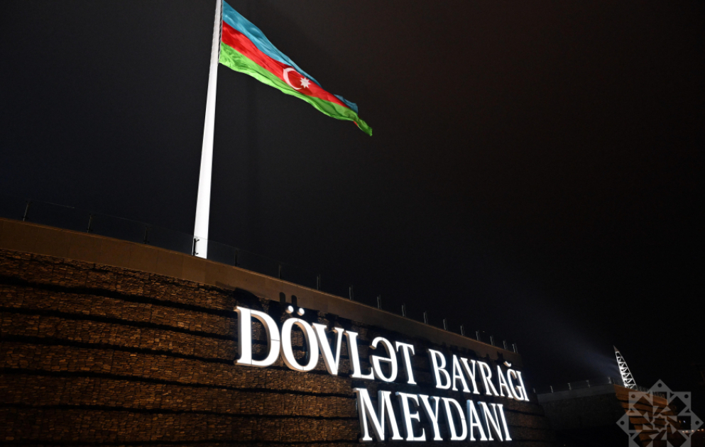 Bayraq mənliyimdir, bayraq kimliyim...