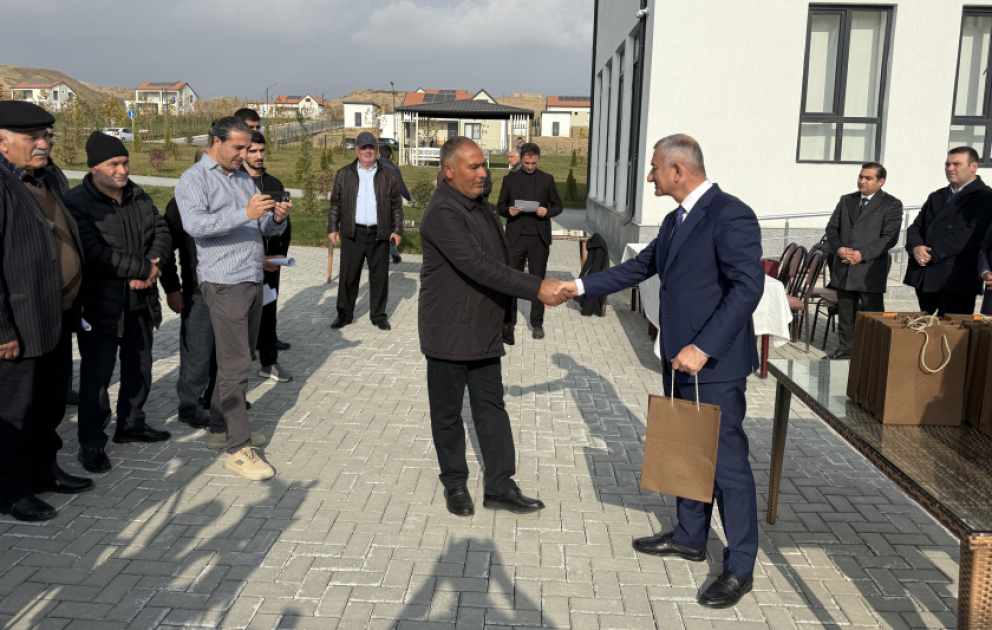 Horovlu kəndində daha 18 ailəyə evlərinin açarları təqdim olunub