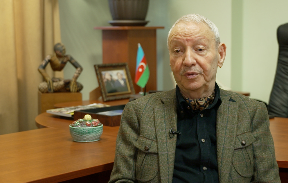 FIFA Sülh mükafatını hazırlayan azərbaycanlı rəssamlar