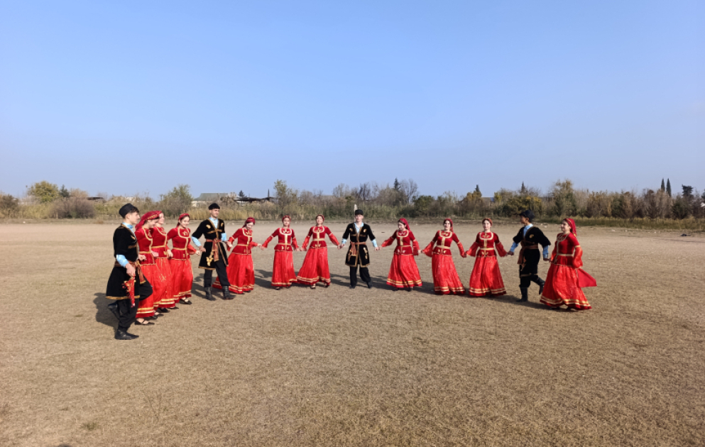 “Adıgün” Folklor kollektivi ənənəni gələcəyə daşıyır