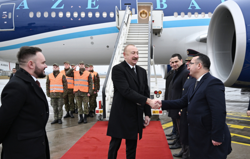 Präsident Ilham Aliyev zu Staatsbesuch in der Slowakei eingetroffen
