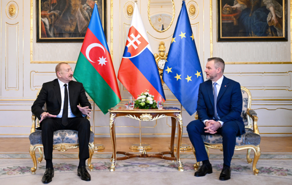 Präsident Ilham Aliyev trifft sich mit seinem slowakischen Amtskollegen für ein Vier-Augen-Gespräch