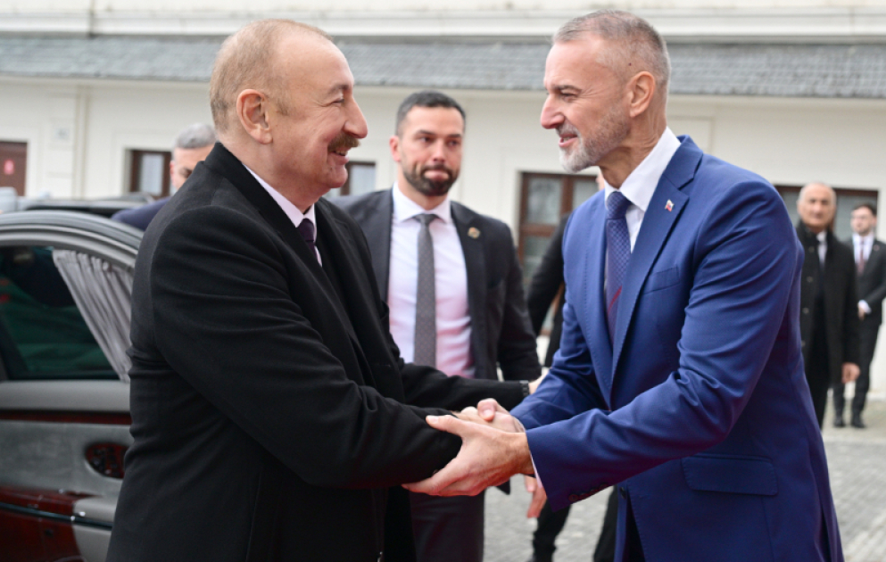 Le président Ilham Aliyev s’entretient en tête-à-tête et en format élargi avec le président du Conseil national slovaque