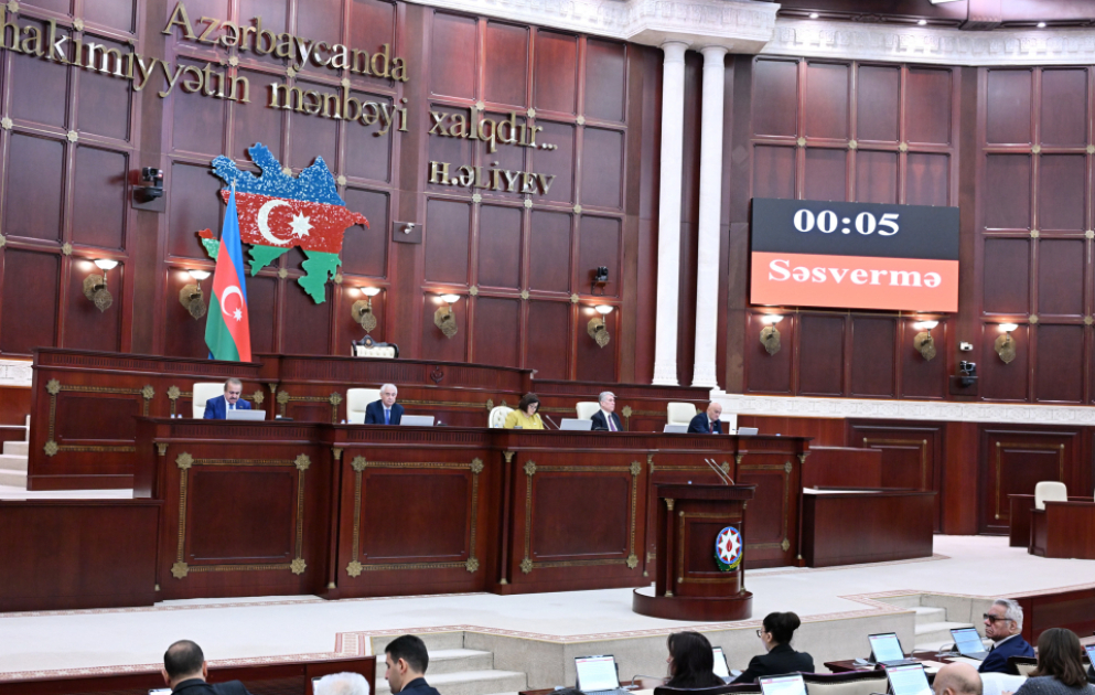 Parlament 2026-cı ilin dövlət büdcəsi zərfinə daxil olan qanun layihələrini üçüncü oxunuşda qəbul edib