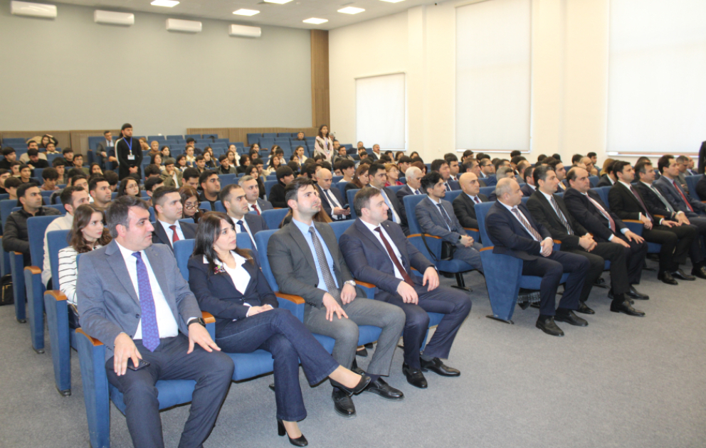 Xankəndidə “Yaşıl enerji zonaları: konseptual yanaşmalar, ilkin nəticələr və çağırışlar” müzakirə olunub