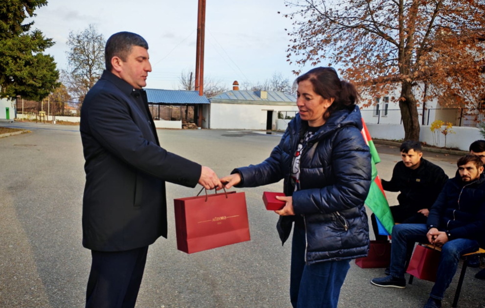 Ağdərənin Həsənriz kəndinə köçən daha 16 ailəyə evlərin açarları təqdim edilib