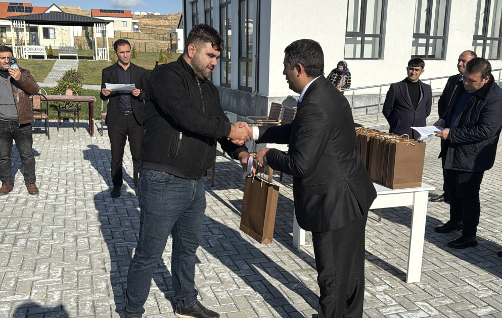 Horovlu kəndində 22 ailəyə evlərinin açarları təqdim olunub
