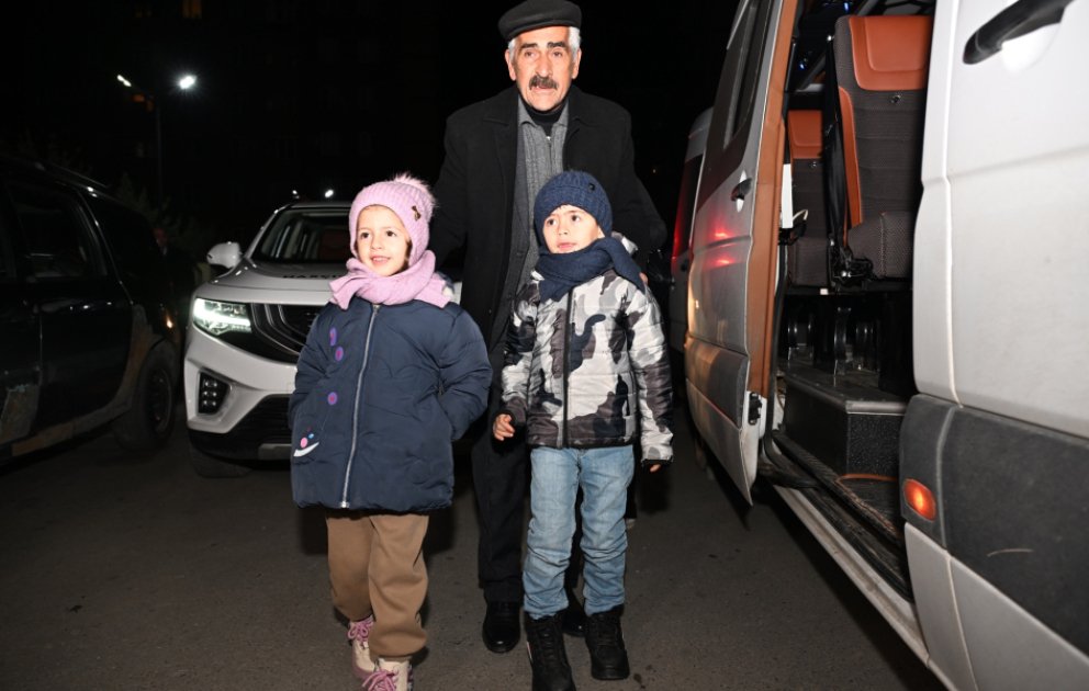 Laçın şəhərinə, Xocavənd rayonunun Hadrut və Qırmızı Bazar qəsəbələrinə və Ağdamın Xıdırlı kəndinə köç karvanları yola salınıb