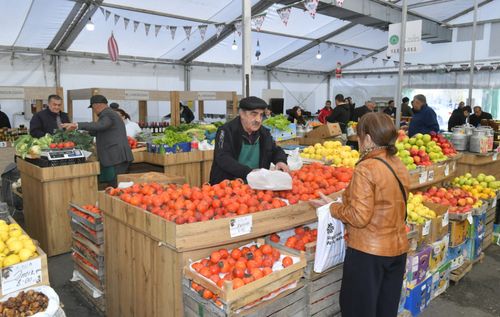 Qiymətlər müsbət mənada təəccübləndirir - “Kənddən Şəhərə” Yeni il yarmarkasından REPORTAJ