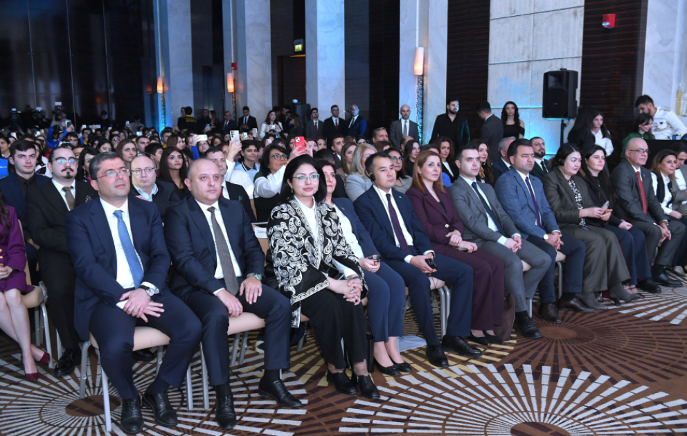 “Rəqəmsallaşma, süni intellekt və media savadlılığı” mövzusunda konfrans keçirilib