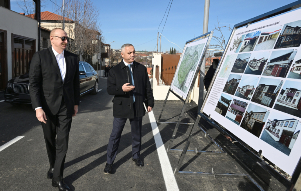 Präsident Ilham Aliyev besucht Siedlung Karkijahan in Khankendi