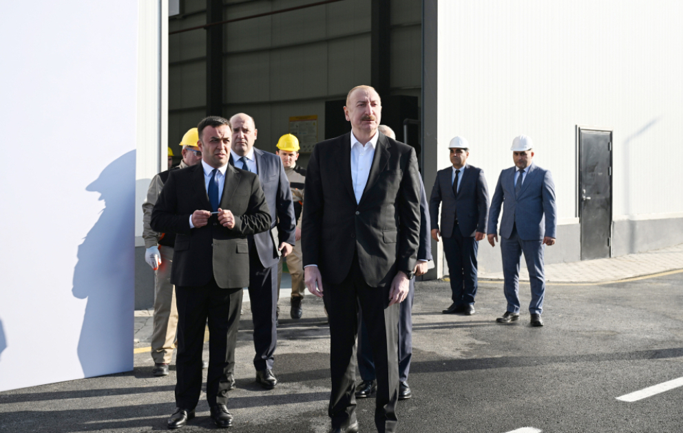 Präsident Ilham Aliyev weiht Fabrik zur Herstellung von Metall-Strommasten in Aghdam teil