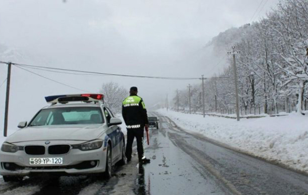 Yol polisi dağlıq ərazilərdə mövcud hava şəraiti ilə bağlı sürücülərə müraciət edib