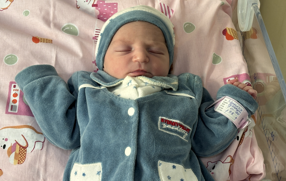 Gəlişi ilə Yeni il gecəsini ailəsi üçün əsl bayram sürprizinə çevirib - REPORTAJ