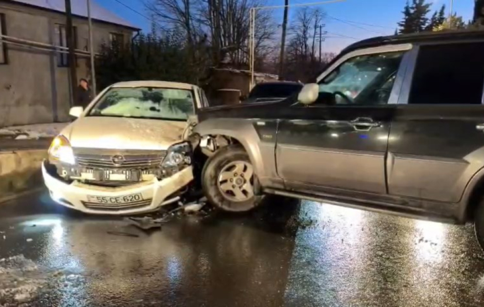 Şəkidə “Opel” və “Hyundai” toqquşdu: Yaralılar var