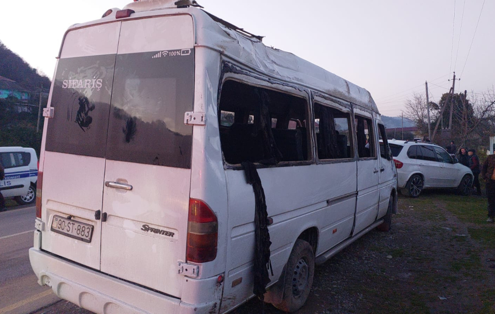Astarada mikroavtobus qəzası: iki nəfər ölüb, beş nəfər xəsarət alıb