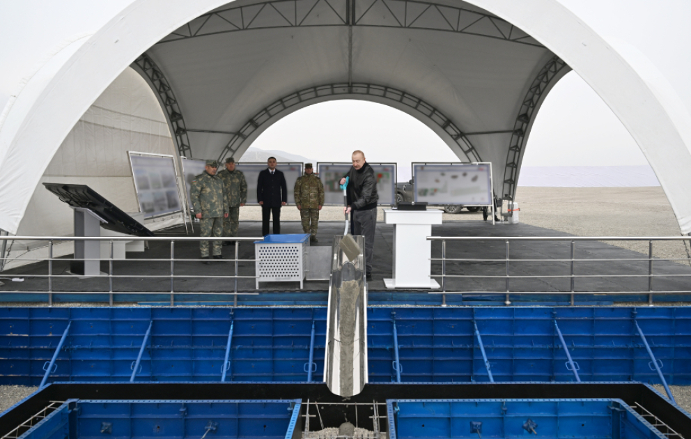 Le président Ilham Aliyev pose la première pierre du Centre des opérations spéciales dans le district d’Aghdéré