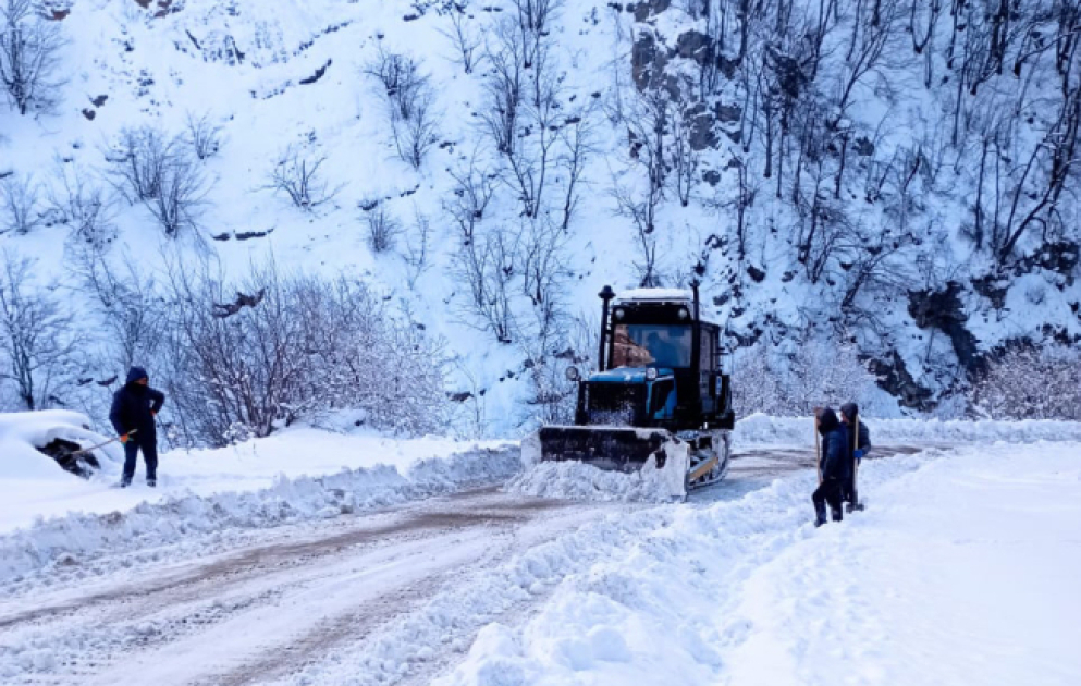 Quba-Xınalıq yolu qardan təmizlənib
