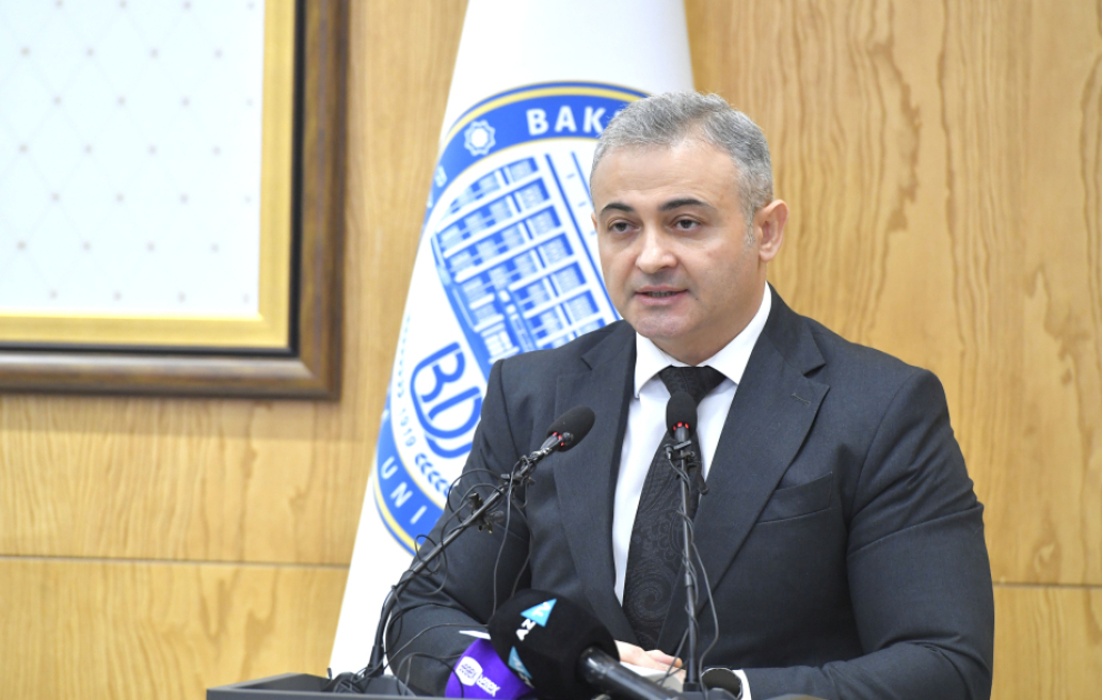 Rövşən Məmmədov: Dil normalarının pozulma səbəbləri barədə geniş müzakirələr aparılmalıdır