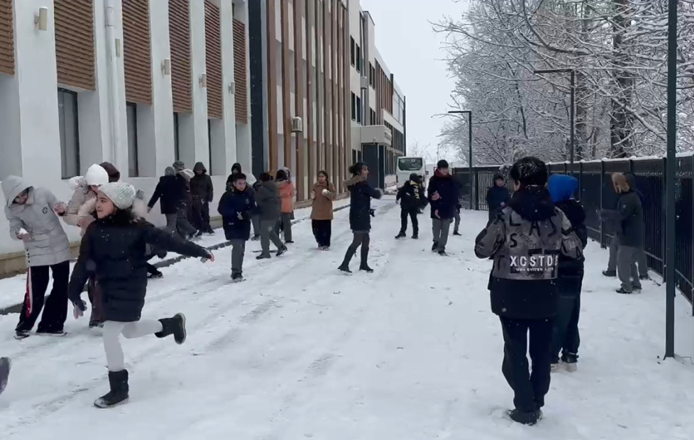 Снежные забавы школьников в Лачине