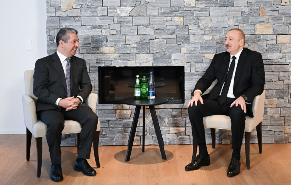 Präsident Ilham Aliyev trifft sich mit Premierminister der Region Kurdistan im Irak