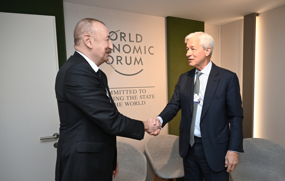 Prezident İlham Əliyev Davosda “J.P. Morgan” şirkətinin sədri və baş icraçı direktoru ilə görüşüb