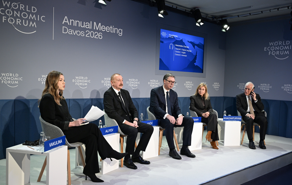 Präsident Ilham Aliyev nimmt in Davos an Podiumssitzung zum Thema „Feststellung wirtschaftlicher Identität Eurasiens“ teil