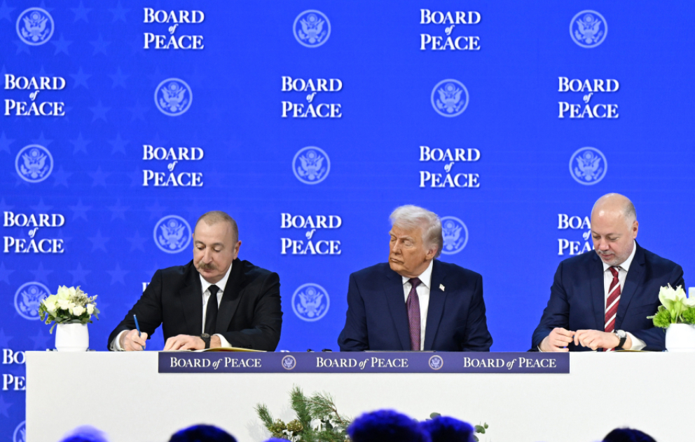 Prezident İlham Əliyev Davosda “Sülh Şurasının Nizamnaməsi” sənədinin imzalanma mərasimində iştirak edib