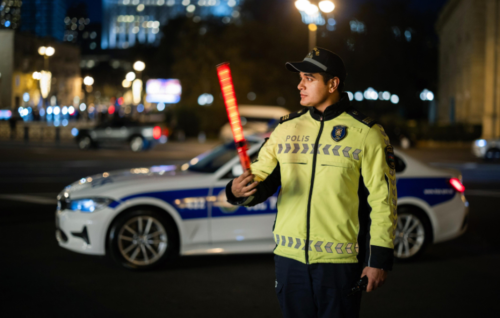 Piyadaya yol verməyən sürücünü yol polisi saxlayıb - Profilaktik tədbir