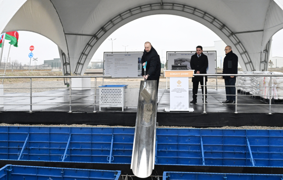 Soumgaït : Le président Aliyev pose la première pierre d’une usine de production de sacs en polypropylène et laminés
