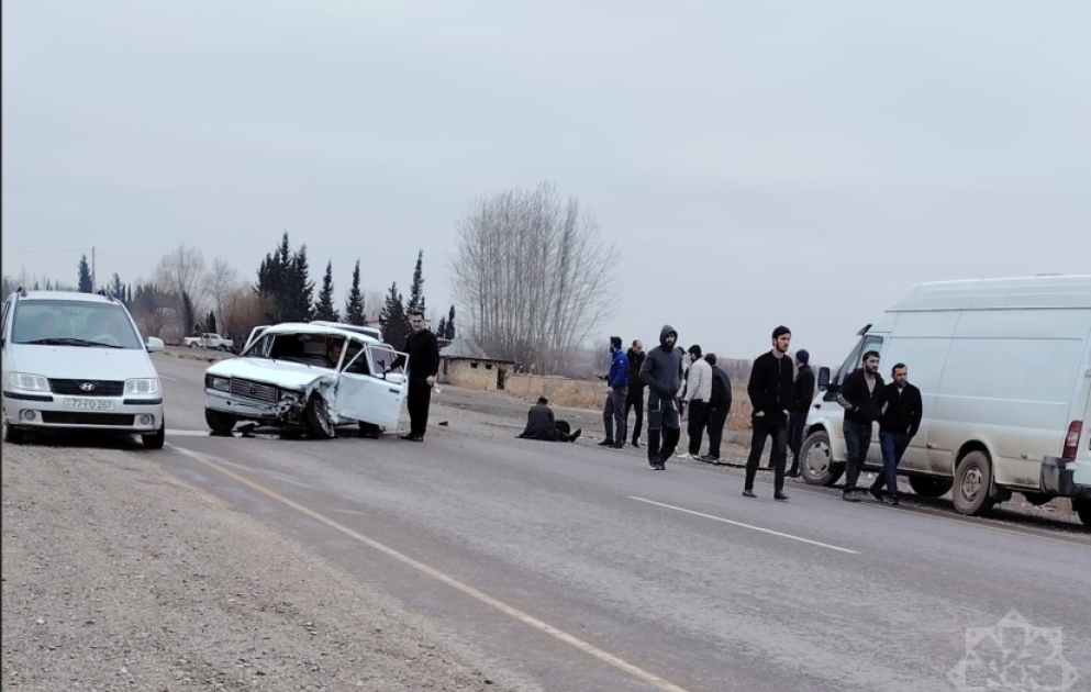 Salyanda VAZ və BMW toqquşub, xəsarət alanlar var