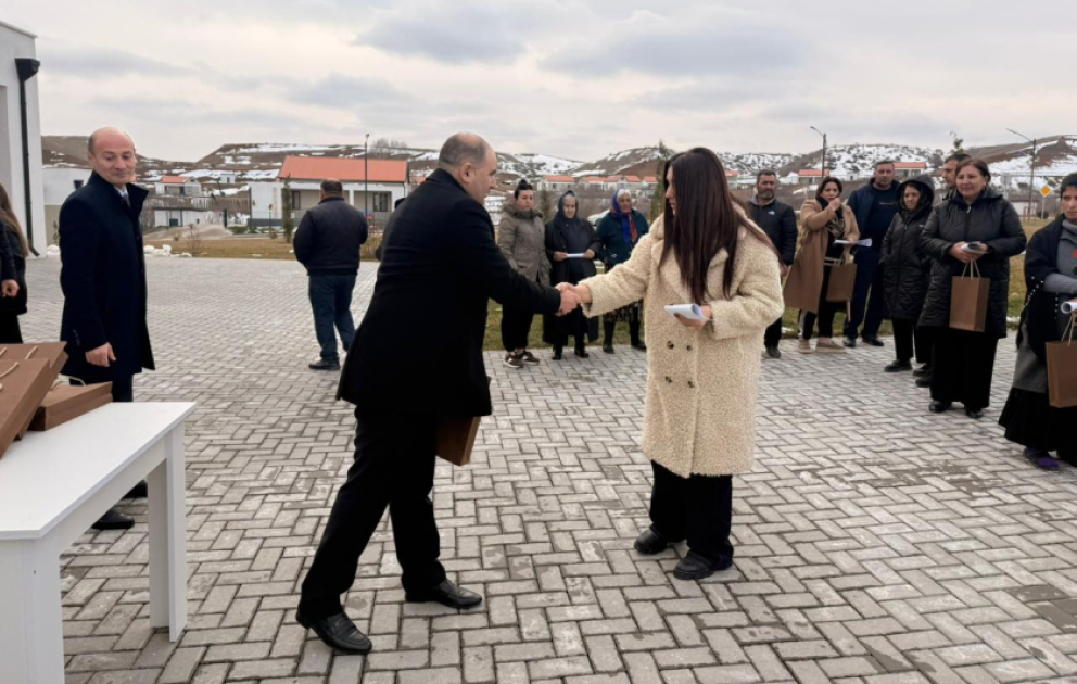 Horovlu kəndində daha 20 ailəyə evlərinin açarları təqdim olunub