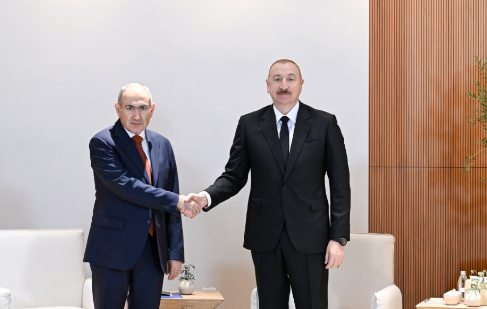 Azərbaycan Prezidenti İlham Əliyev Əbu-Dabidə Ermənistanın Baş naziri ilə görüşüb
