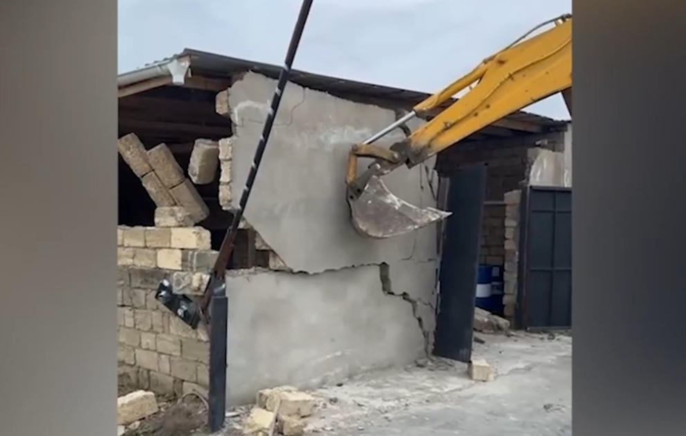 Xocasən qəsəbəsi ərazisində qanunsuz tikili sökülüb
