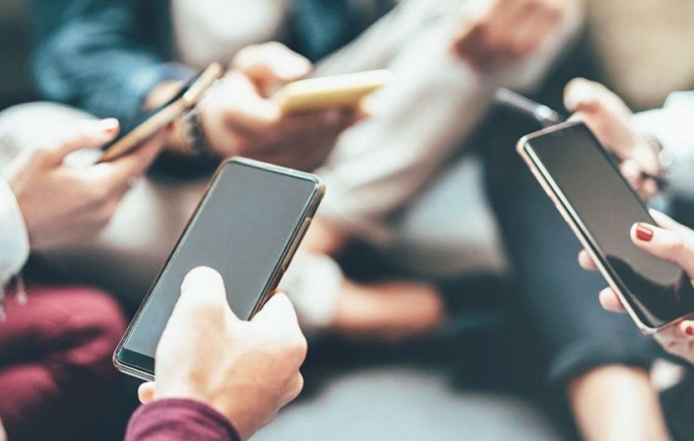 Xaricdən gətirilən telefonlarla bağlı qaydalar dəyişib