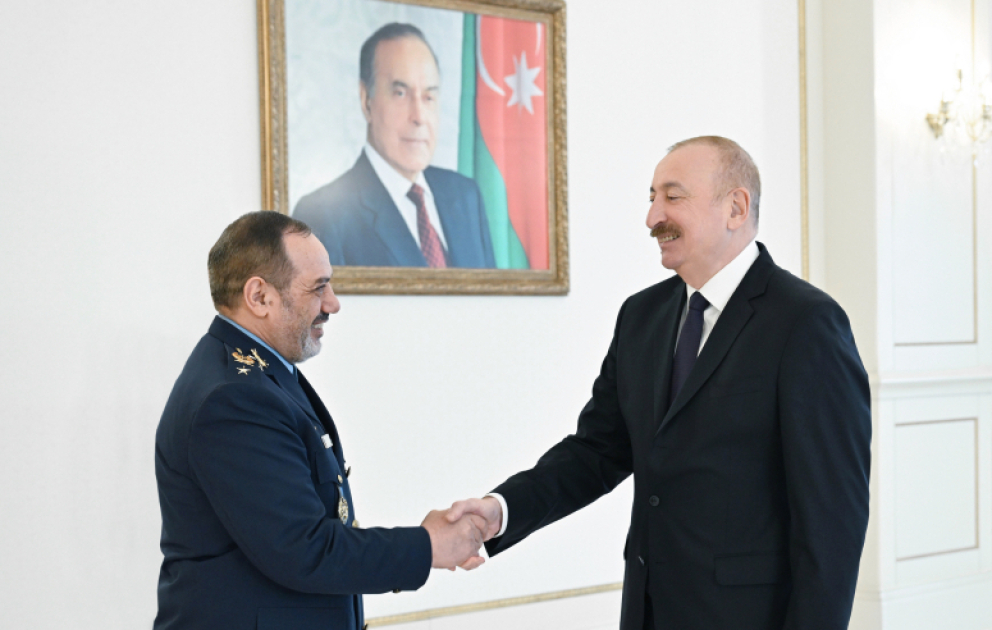 Президент Ильхам Алиев принял делегацию во главе с министром обороны и поддержки Вооруженных сил Ирана